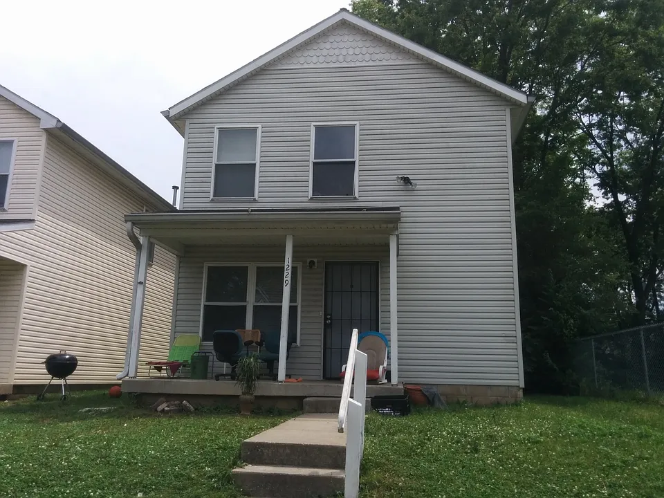 1229 W 29th St