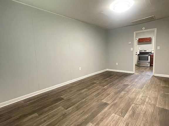 4th image of 2204 Eleanor Dr #2B