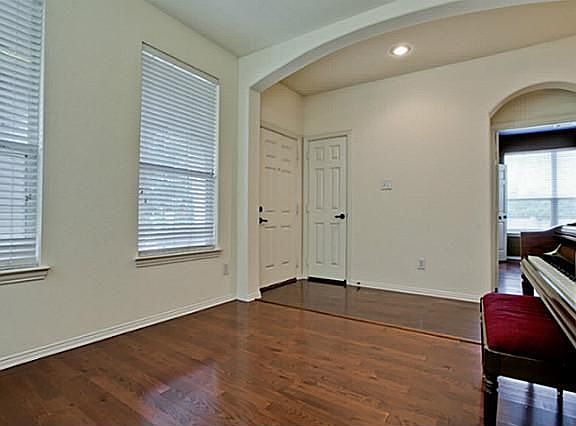 4th image of 1001 Grey Fox Dr