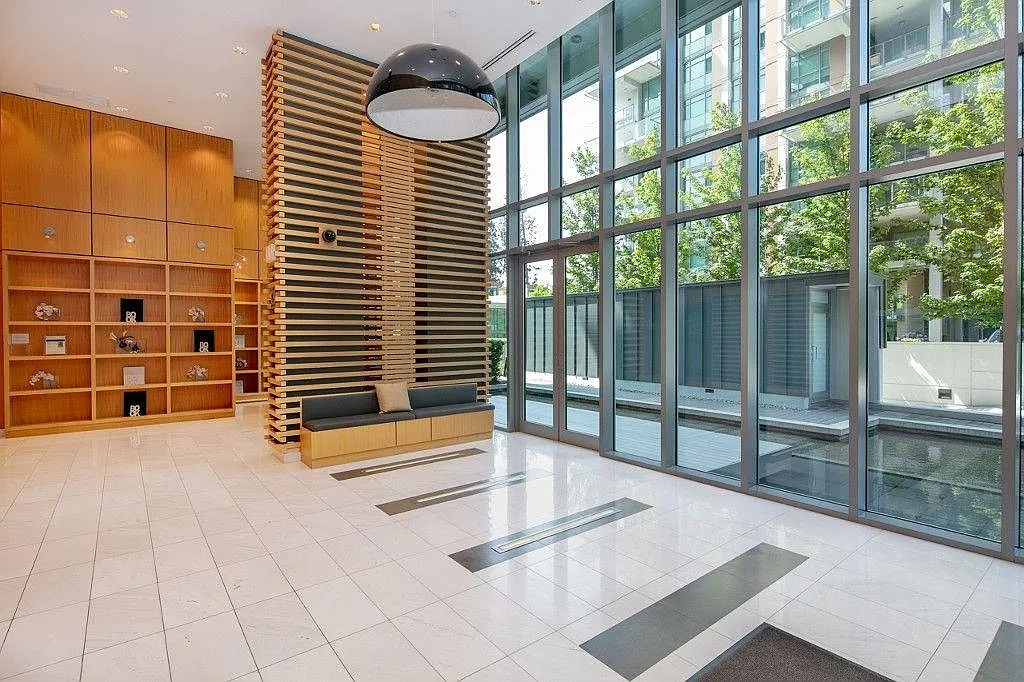 2 bed, 883 sqft, $3,600 — Photo 2