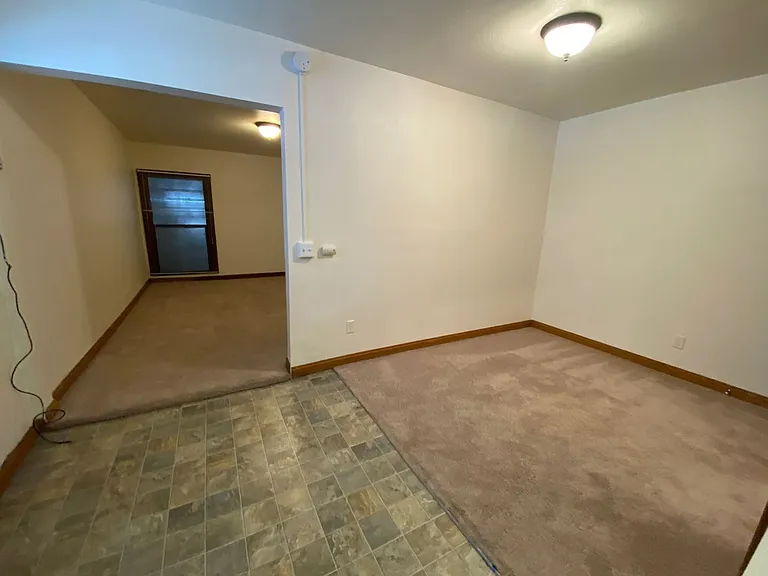 Regis Apartments — Photo 28