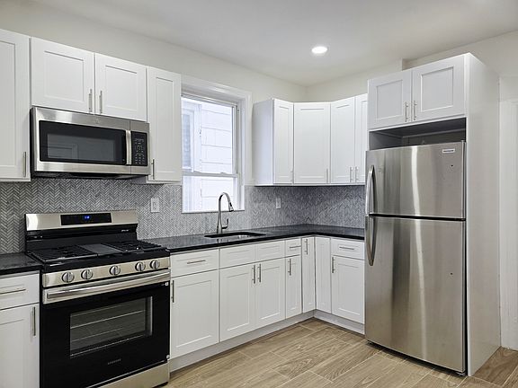 3rd image of 15 Dwight St #2
