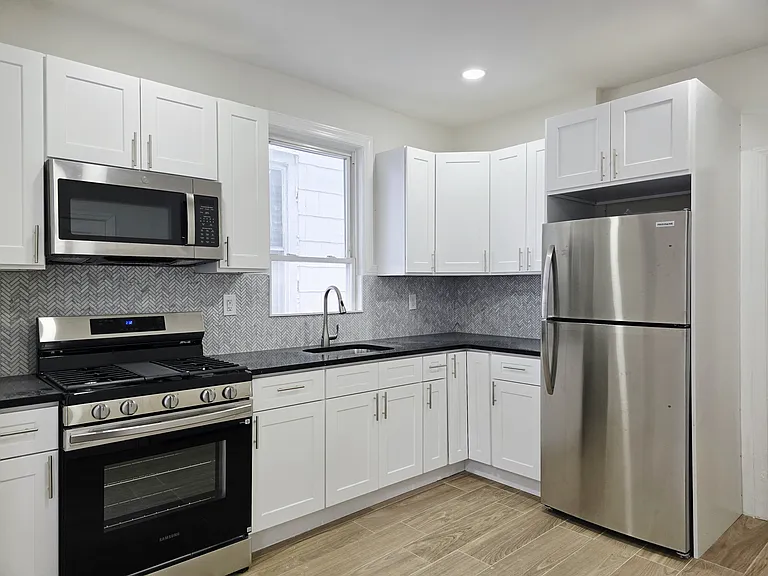 15 Dwight St #2 — Photo 3