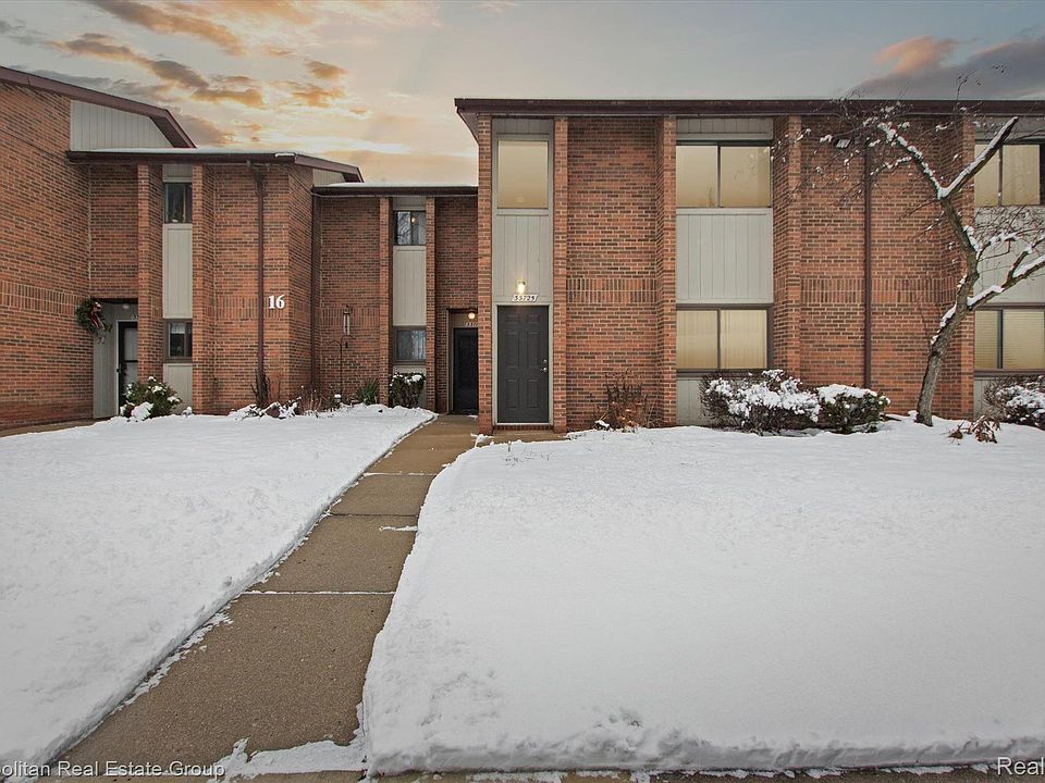 1st image of 33725 Pondview Cir