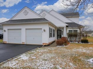 52 Courtney Ln, Somerset, NJ 08873