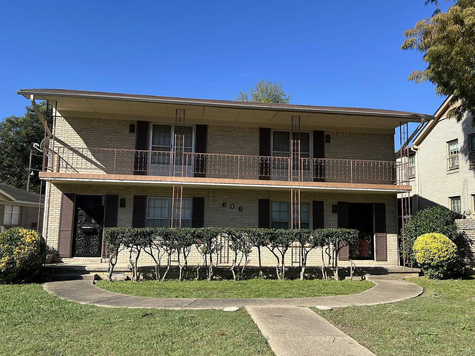 3 bed, 1.5 bath, 1230 sqft, $900 — Photo 1
