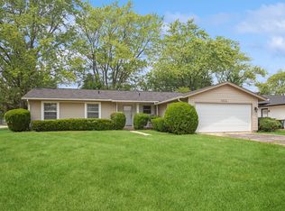 1534 Collins Cir, Elk Grove Village, IL 60007