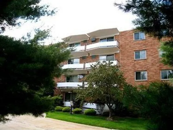 394 Tollis Pkwy, Broadview Heights, OH 44147