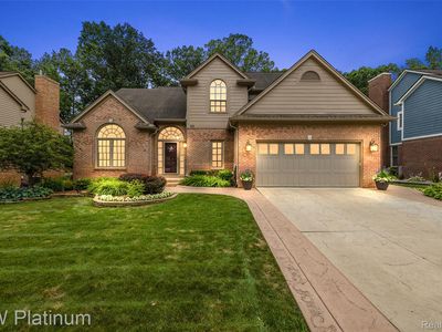 691 Lake Ridge Rd, Rochester Hills, MI, 48307