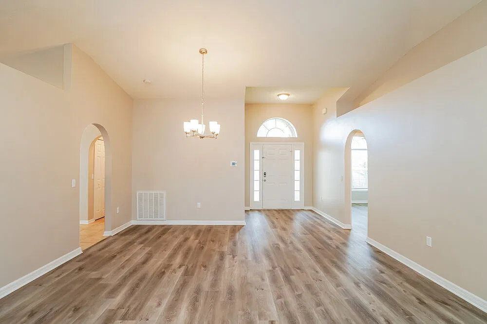 3 bed, 2.0 bath, 1632 sqft, $2,370 — Photo 3