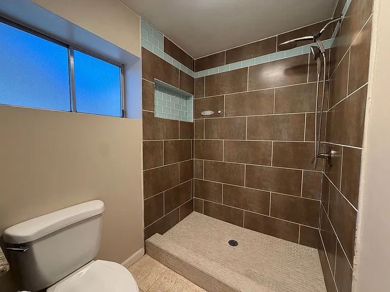 337 W 200 N — Photo 17