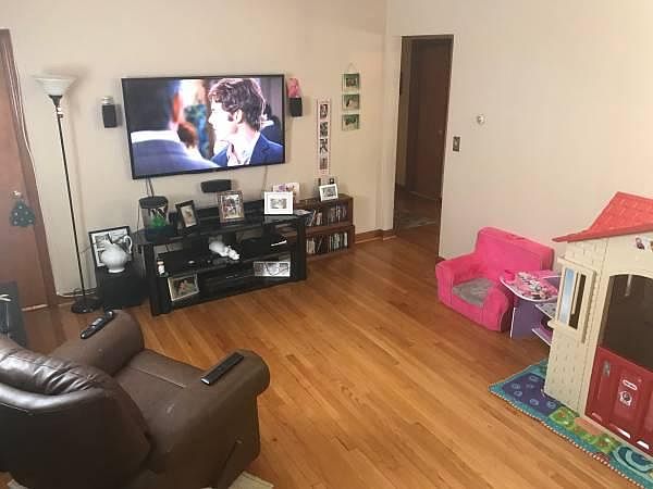 2nd image of 70 Albert St #2