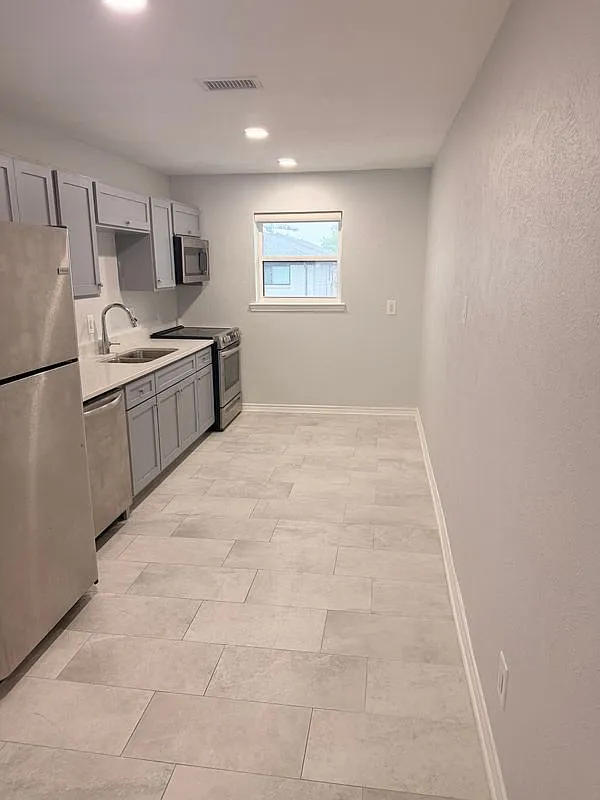 2 bed, 1.5 bath, 860 sqft, $1,745 — Photo 4