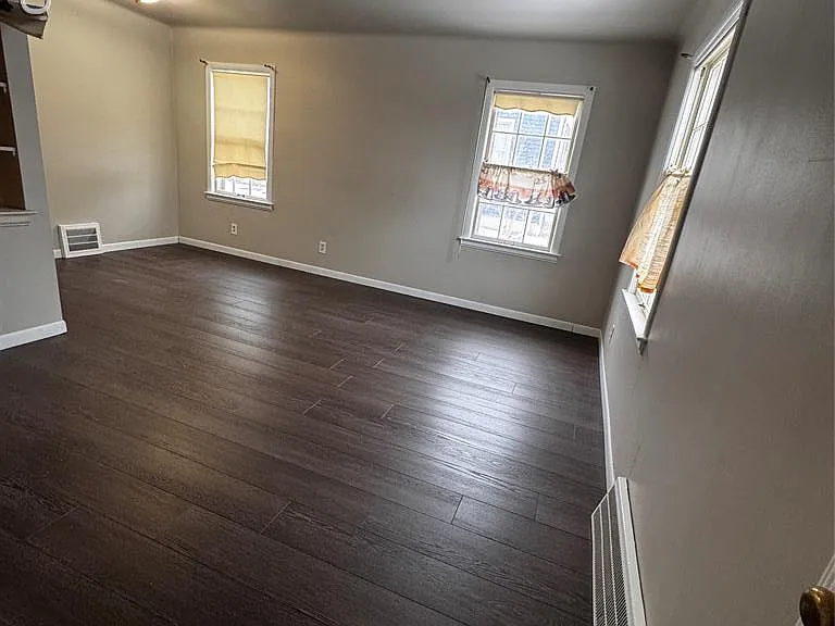 1305 Collegewood Dr — Photo 4
