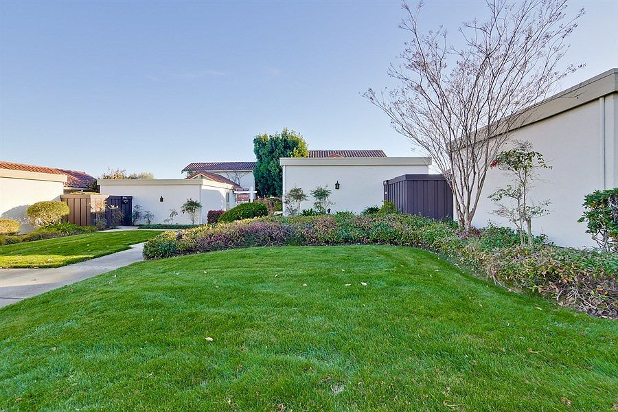 1st image of 8136 Park Villa Cir