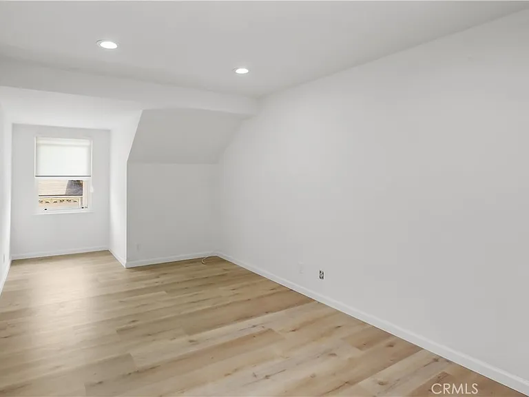 24 Clay — Photo 15