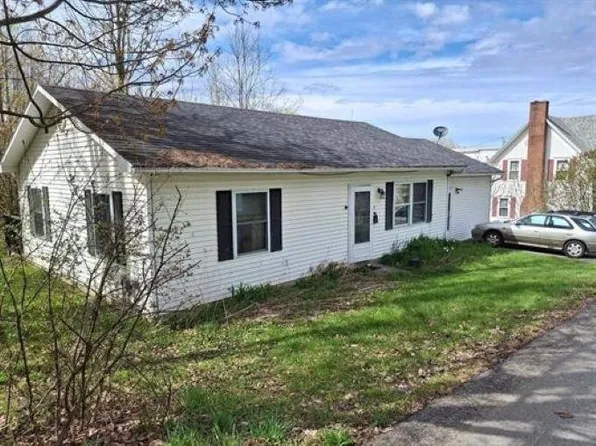 29 Cross Street, Newport City, VT 05855