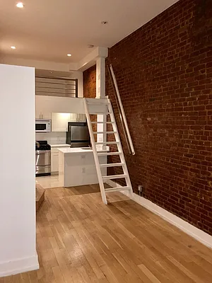 Rented by Sky Management | media 46