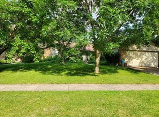 605 Rosedale Ave, Roselle, IL 60172