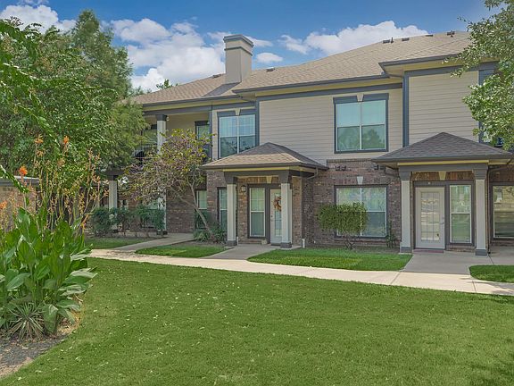 WELCOME HOME TO ESTATE VILLAS AT KRUM