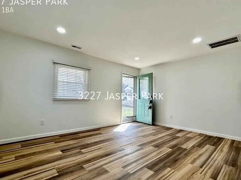 3227 Jasper Park — Photo 2