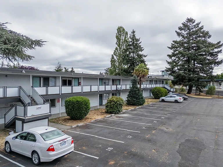 Twin Oaks Apartments — Photo 12