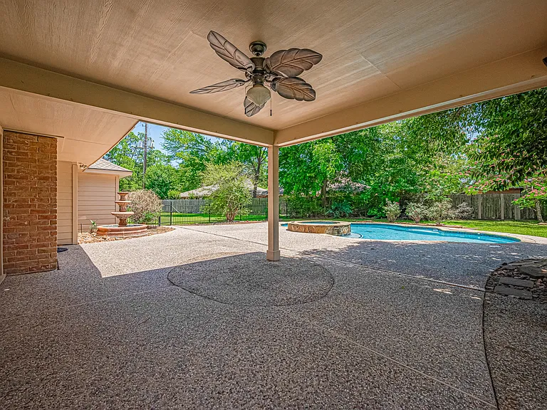 Paradise Valley Dr — Photo 32