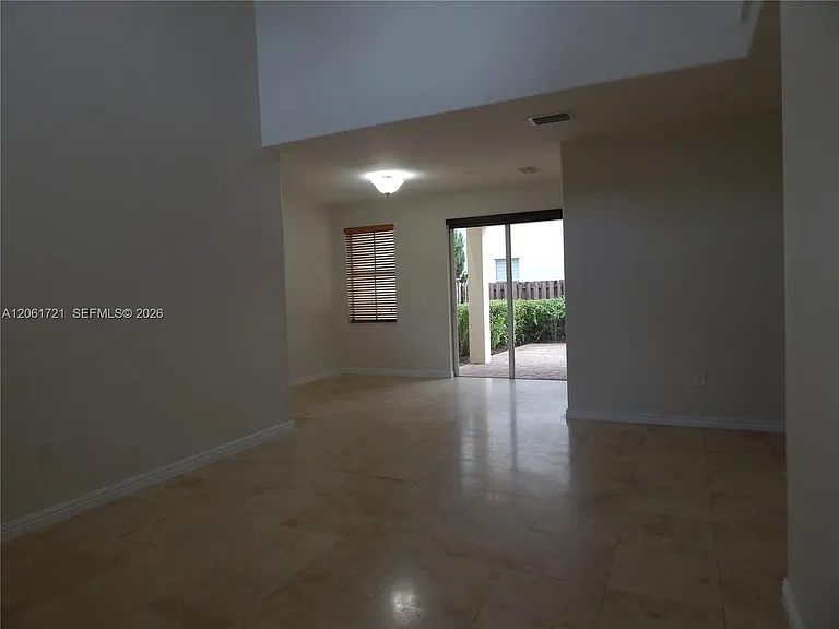 320 SW 87th Ct — Photo 7