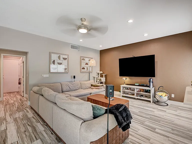 9748 Cathedral Stairs Ct — Photo 12