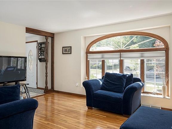 4th image of 126 Albert Dr