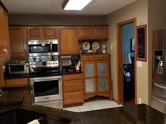 4th image of 22631 May St