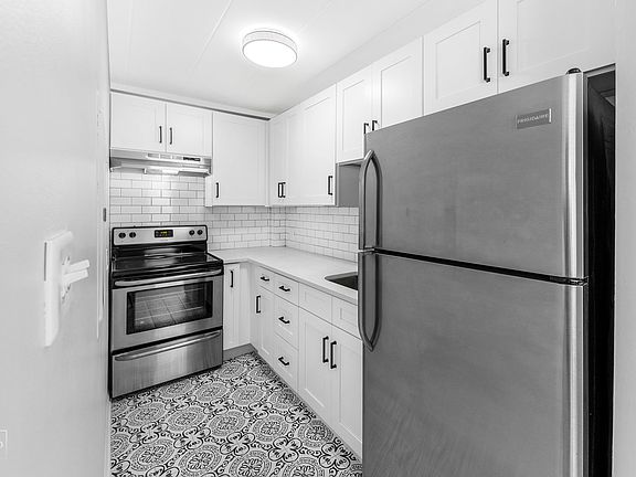 5th image of 6161 N Hoyne Ave #D209