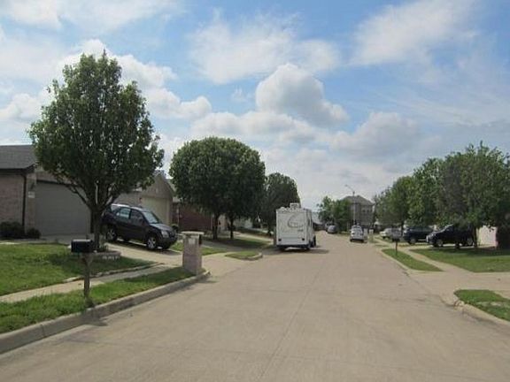 Exterior Neighborhood (street photo)