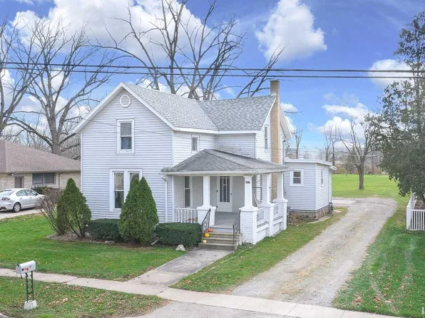 417 E Waterford St, Wakarusa, IN 46573