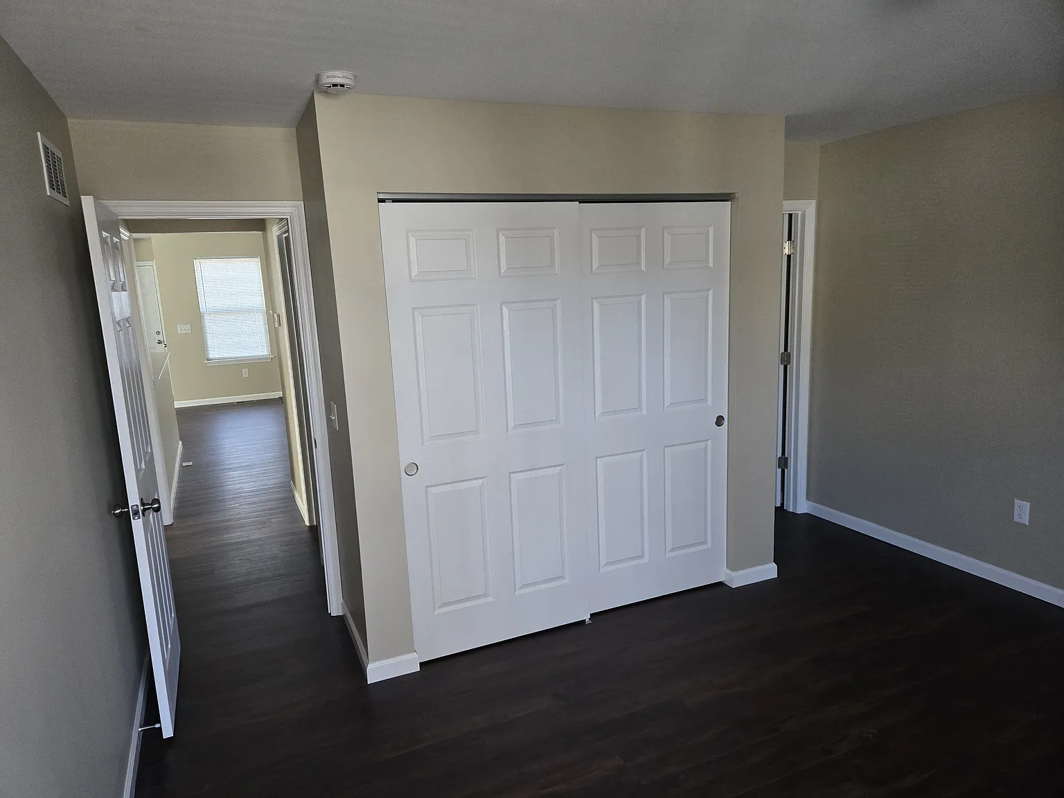 2 bed, 1000 sqft, $1,900 — Photo 2