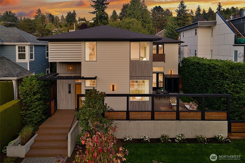 3rd image of 3420 33rd Avenue W