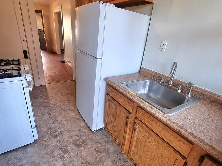 200-222 Laurel Ave — Photo 4