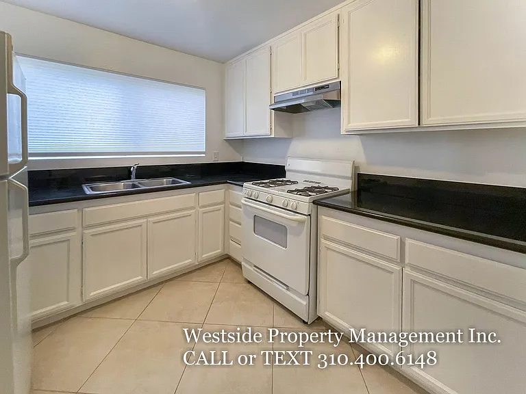 1962 N Beachwood Dr #201 — Photo 6