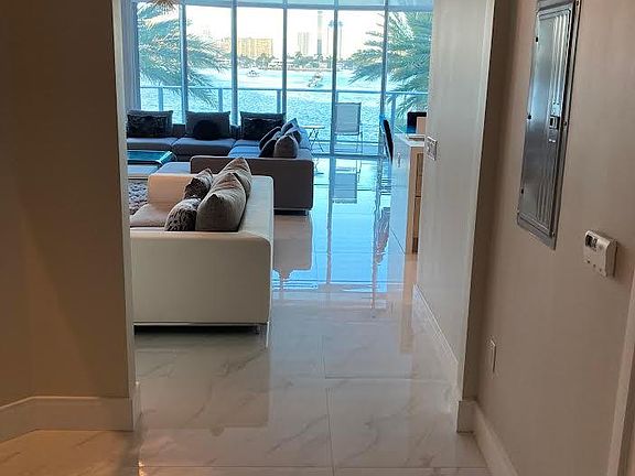 3rd image of 17111 Biscayne Blvd Unit 211