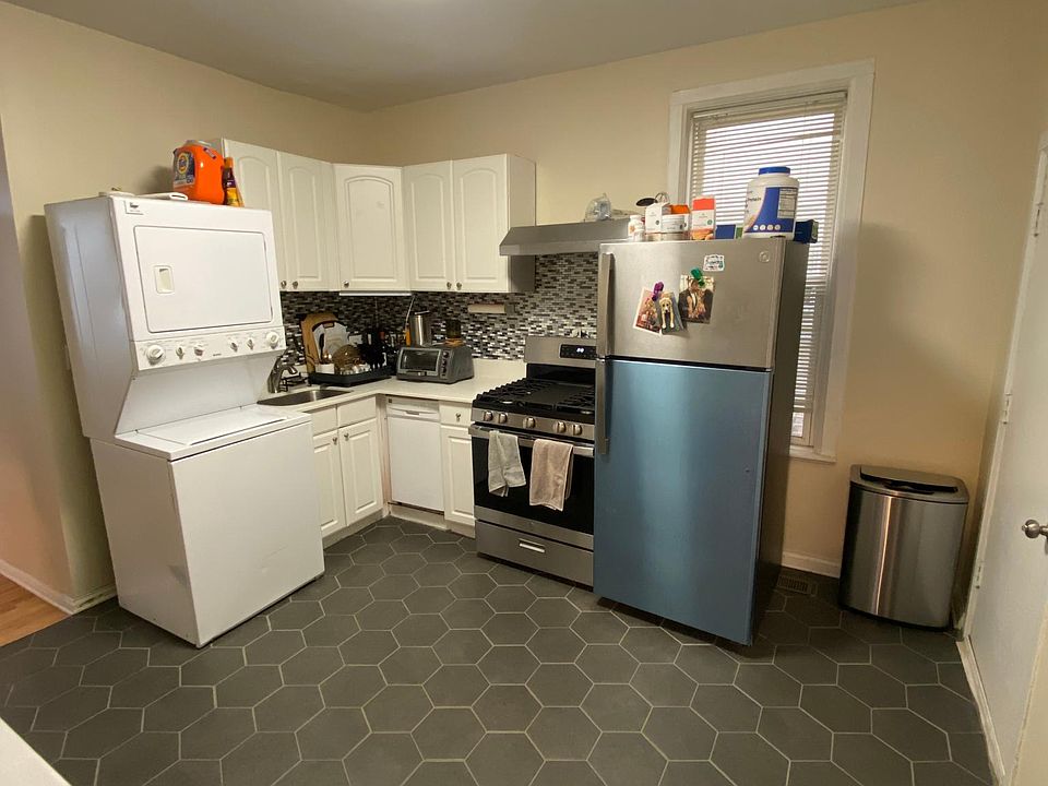 1st image of 3342 N Claremont Ave APT 1F