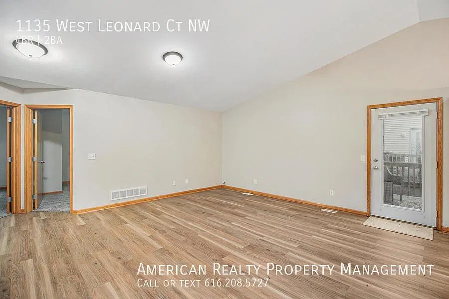 4 bed, 2208 sqft, $2,100 — Photo 4