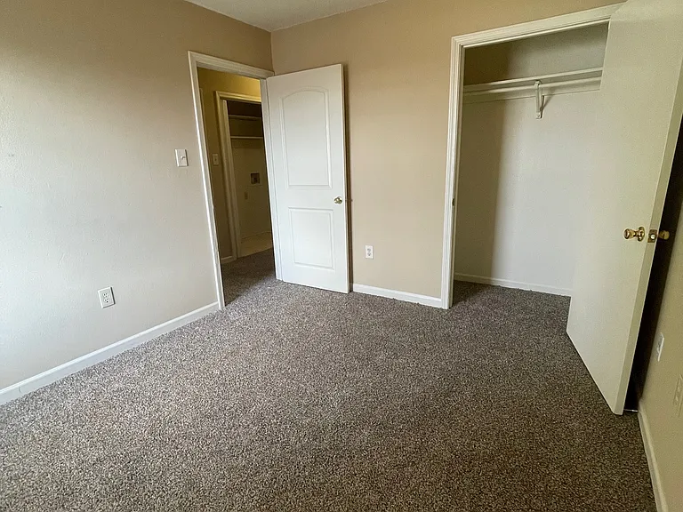 1548 Delplaza Dr #D — Photo 7