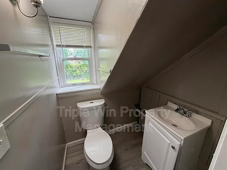 802 Rolwes Ave — Photo 32
