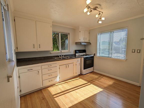 2nd image of 234 Pearl St #B
