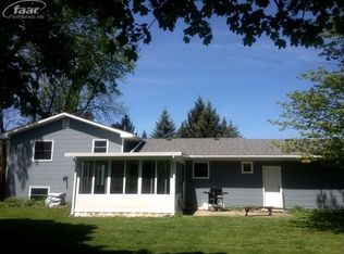 348 Pleasantview Dr, Grand Blanc, MI 48439