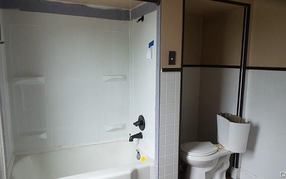 4th image of 33 S Gordon St