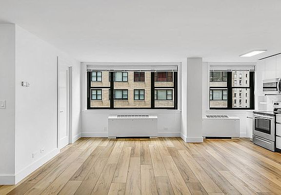 3rd image of 330 W 58th St APT 11C