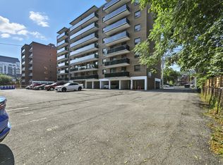 Charlton Park Apartments, Hamilton, ON L8P 2C6