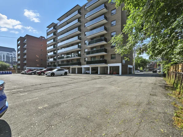 Charlton Park Apartments, 116 Charlton Ave W, Hamilton, ON L8P 2C6