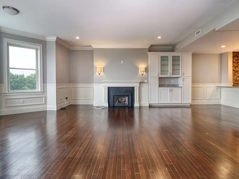 127 Bay State Road — Photo 19